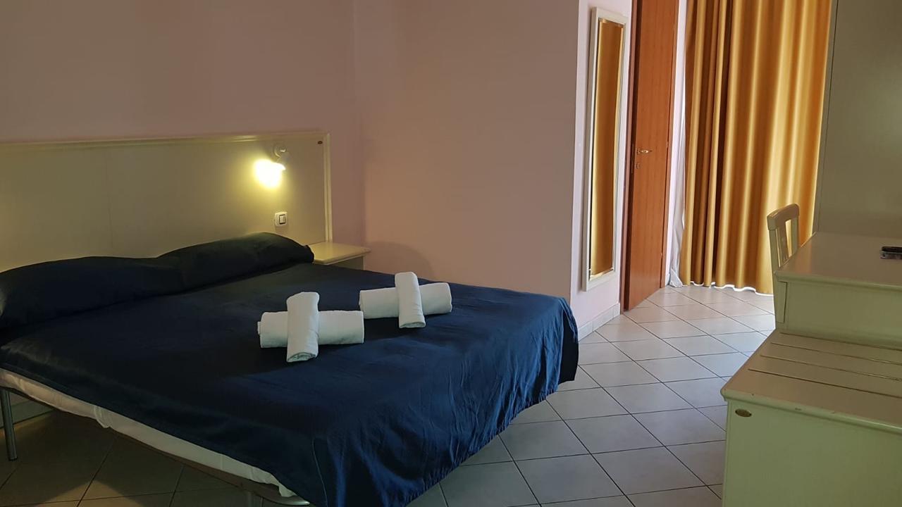 Hotel Lago Maggiore Castelletto sopra Ticino Exteriör bild